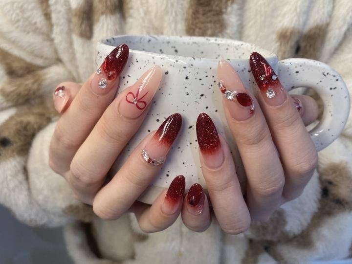 为"美丽经济"买单,年轻人节前挤爆美甲店_i-nail_朱怡_款式