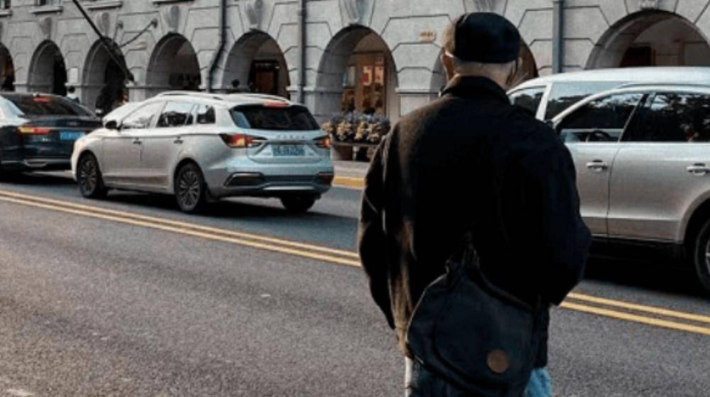 又一首富疯狂套现,全家一堆美国籍_股份_李晓明_李晓华