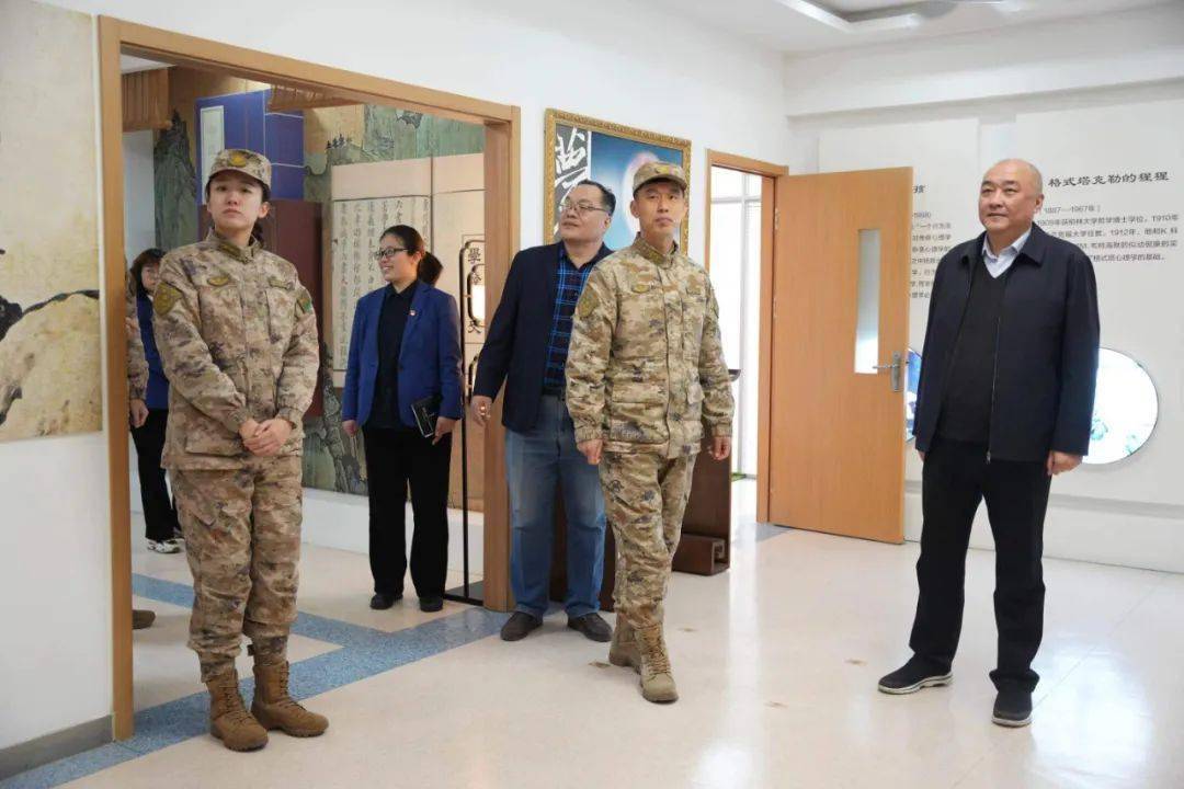 锦旗彰显心意 责任激励前行——中国人民解放军71901部队向聊城市第四