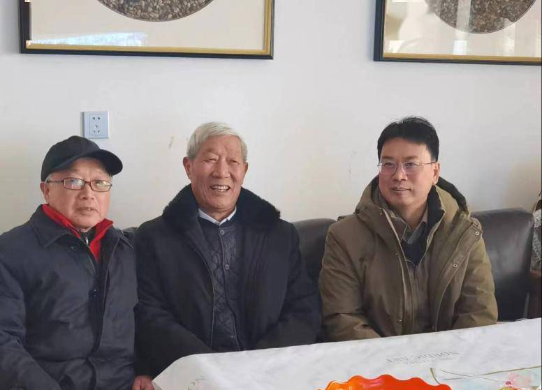 贵阳市总工会领导班子春节前夕看望慰问离退休老干部老同志_发展_李成