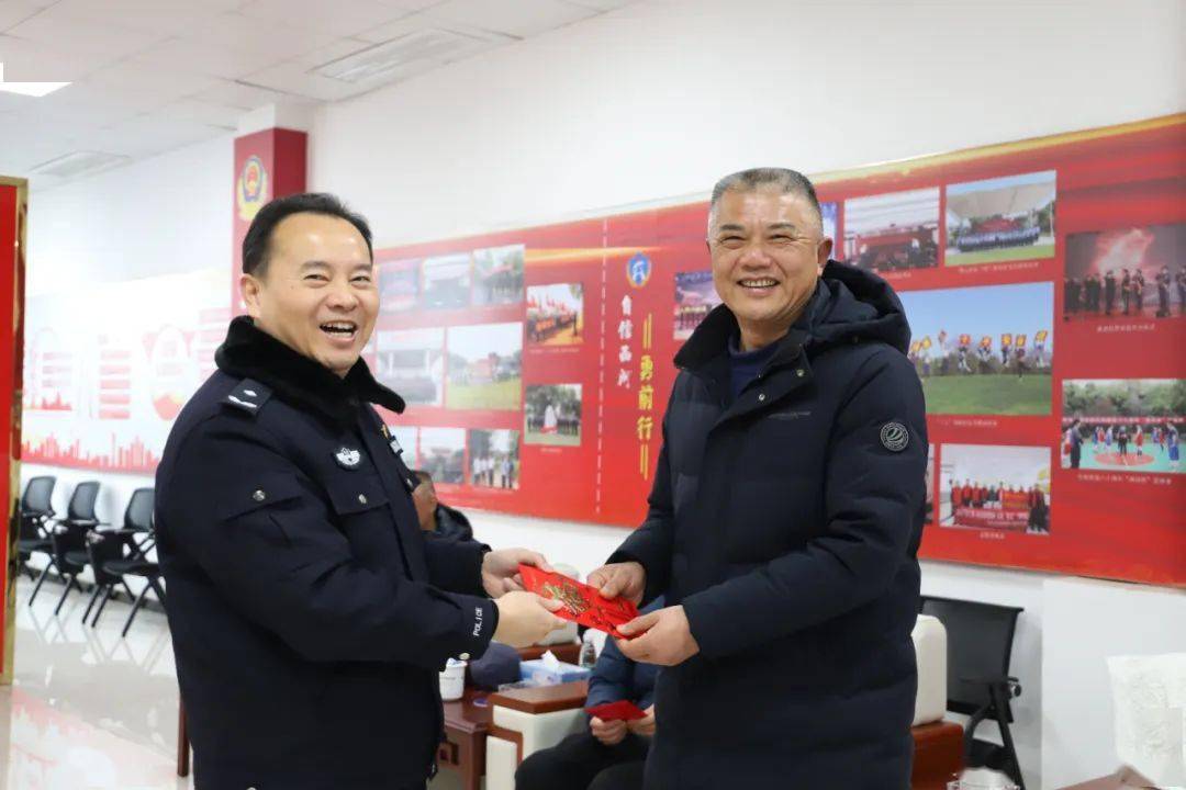 【贺新年】洪城监狱党委春节前走访慰问困难党员, 困难干部职工,离