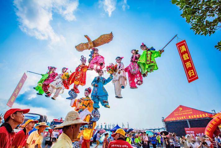 妆春(陈惠棠 摄)鳌鱼舞(刘武基 摄)龙舞(朱燕仁 摄)醒狮舞(刘武基 摄)