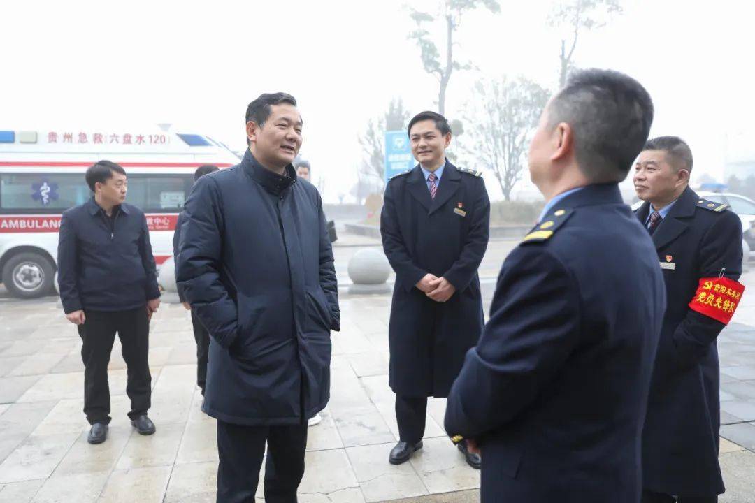 2月7日,六盘水市委副书记,盘州市委书记杨引明深入高铁站,客运站,项目