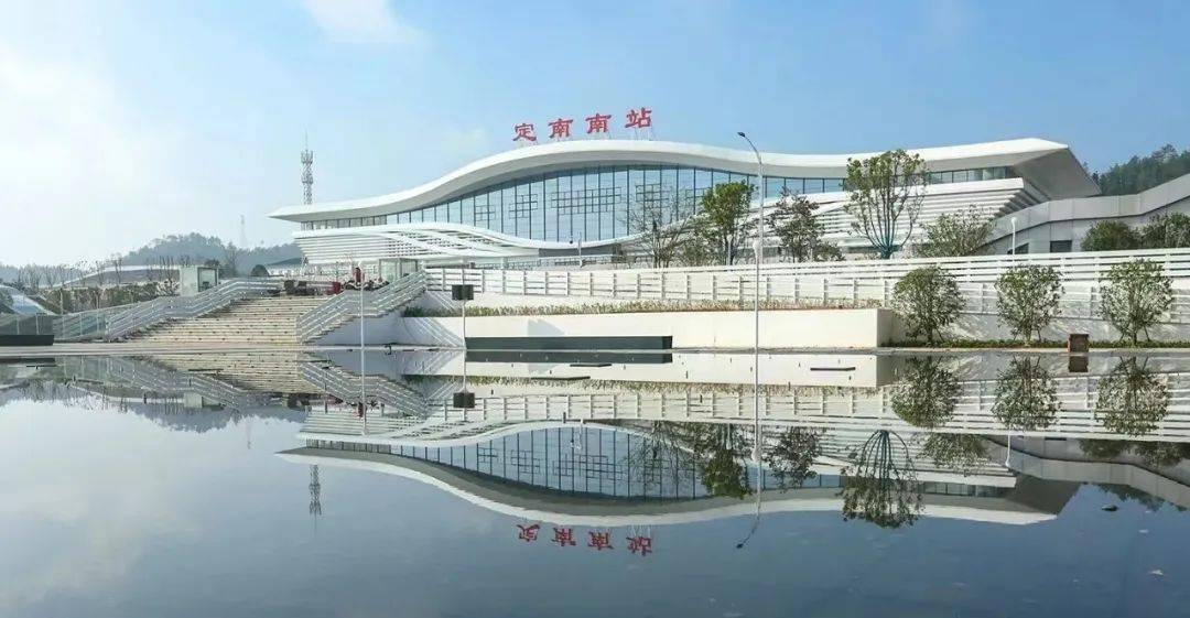 定南高铁站▲定南之窗休闲公园▲龙归湖景区灯光水秀▲客家古城蚊旅