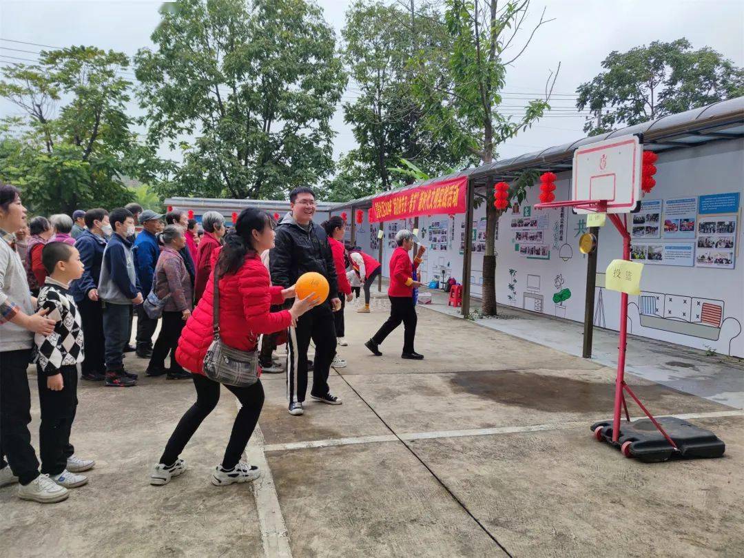 江南区1月25日,南宁市兴宁区第二初级中学联合兴东街道五村岭社区