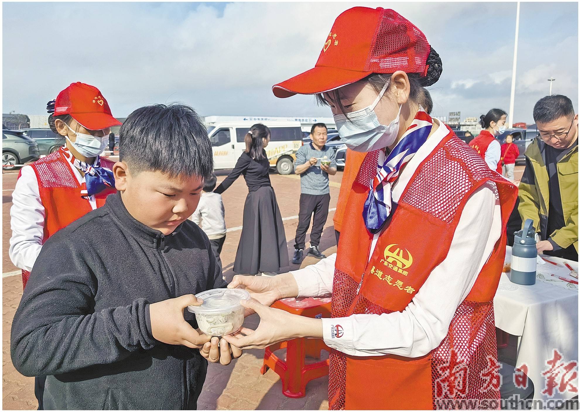护航南下归家路_徐闻县_旅客_车辆