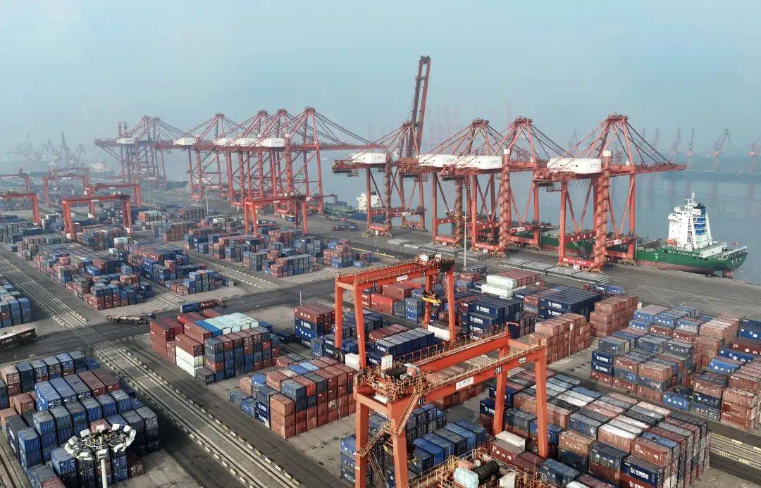 河北唐山港实现首月"开门红"_新华社_杨世尧_码头