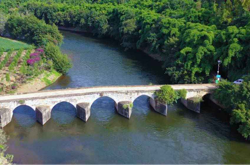 才知道什么叫宜结良缘只有来一趟宜良当岁月踏过普济桥当烟雨尽染岩泉
