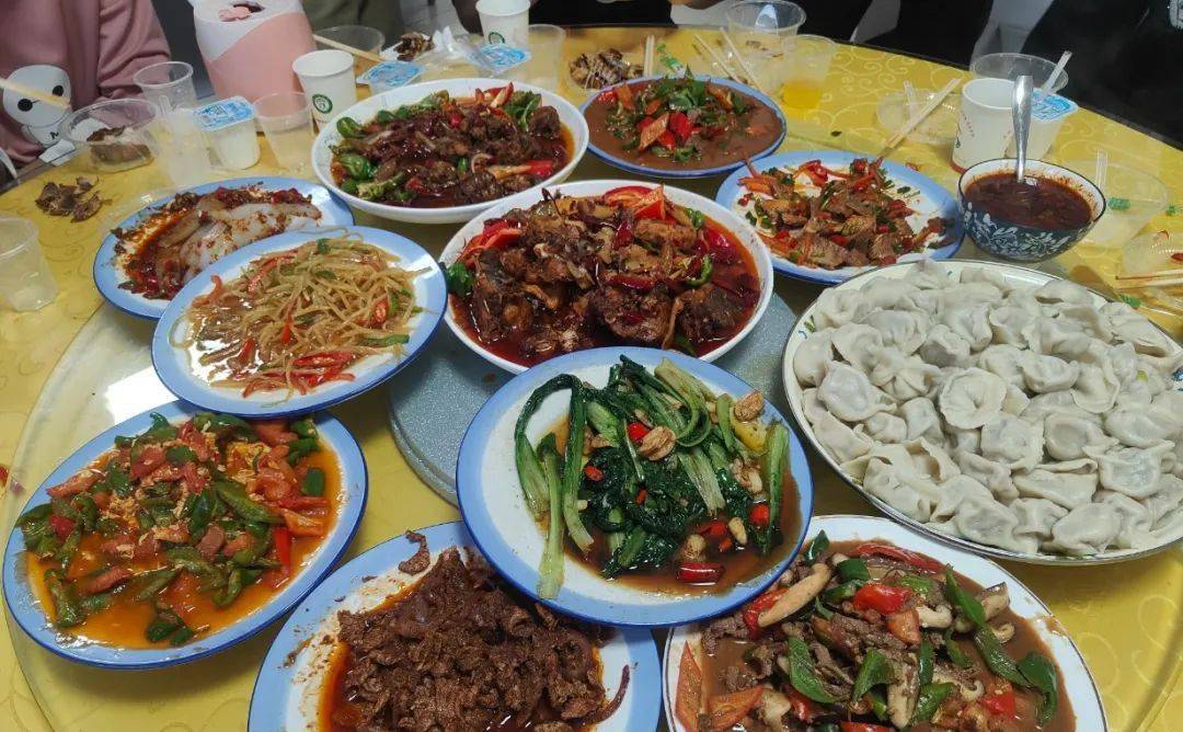 【寒情暖迎佳节 新春共享年夜饭】福海县团委开展"我在第二故乡过春节