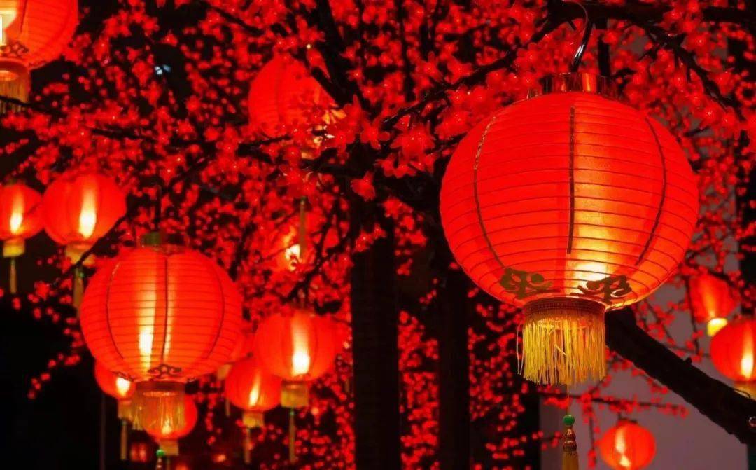 红色是中国文化中繁荣和幸福的象征,每逢春节之际,红色便成为我们生活