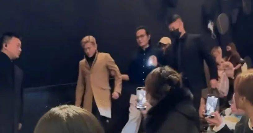 郭富城回应被林家栋搀扶下楼梯:"有些不舒服"_the