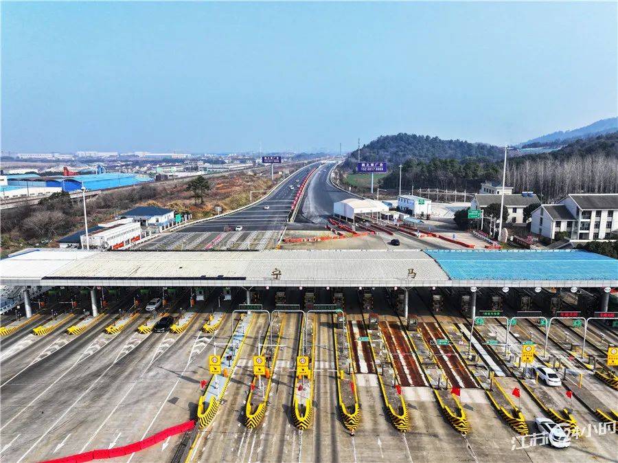 江苏24小时·滚动推送 | 苏州:街头张灯结彩迎新春