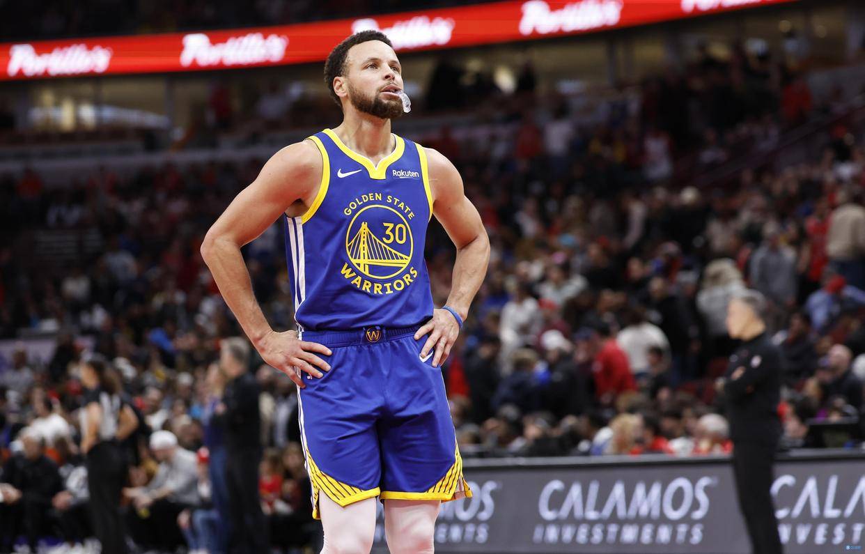 库里生涯第8次在不超过2次罚球情况下砍下40  历史最多