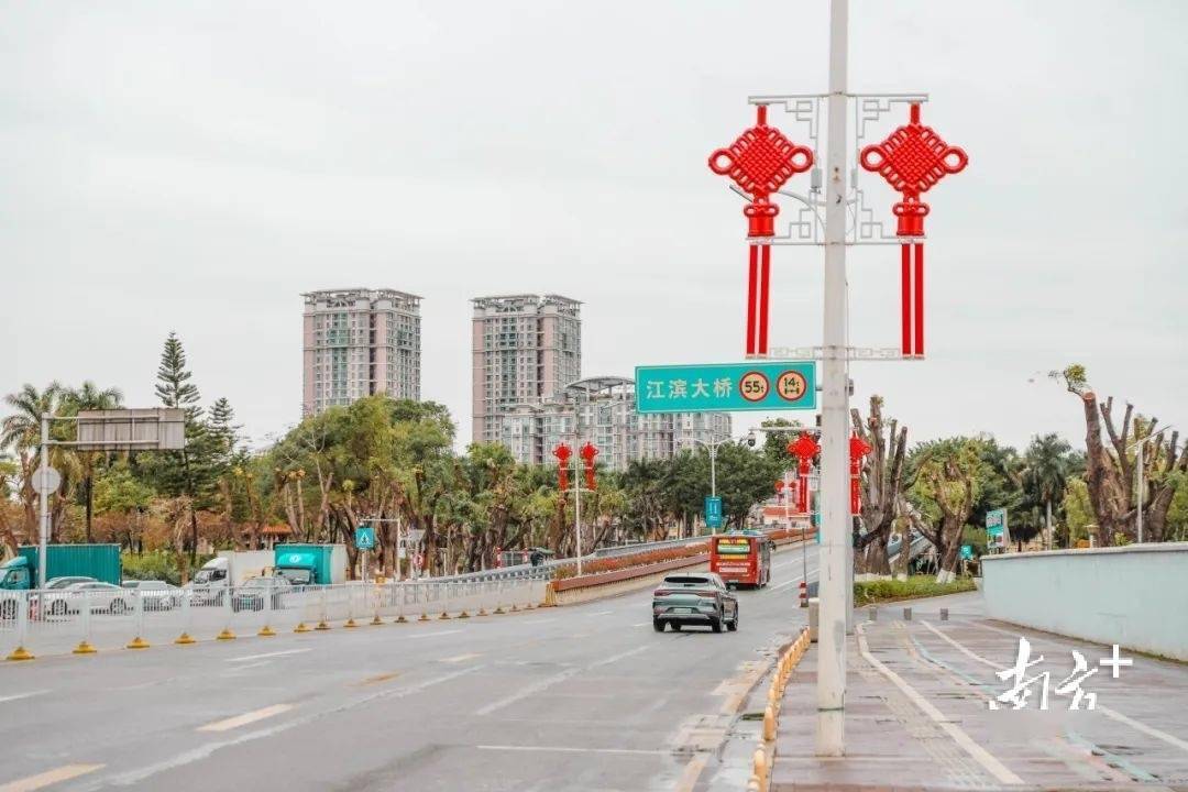 张灯结彩迎新春,万江春节"氛围组"已就位_灯笼_市民_年味