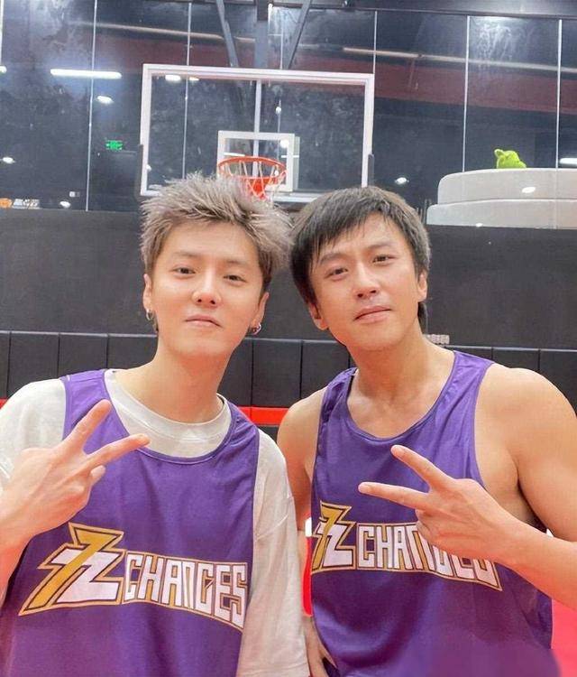 鹿晗深情送上生日祝福,邓超喜笑颜开,友情跨越岁月仍然坚固如初_生活