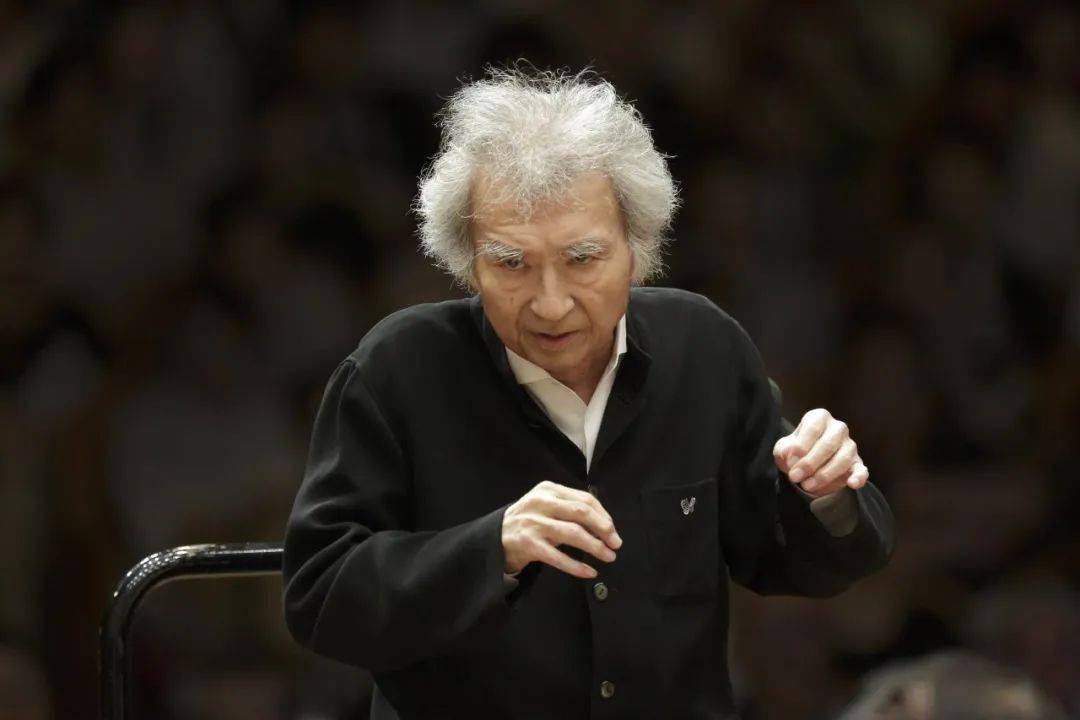 自述"半个中国人"的世界传奇指挥家小泽征尔去世,享年