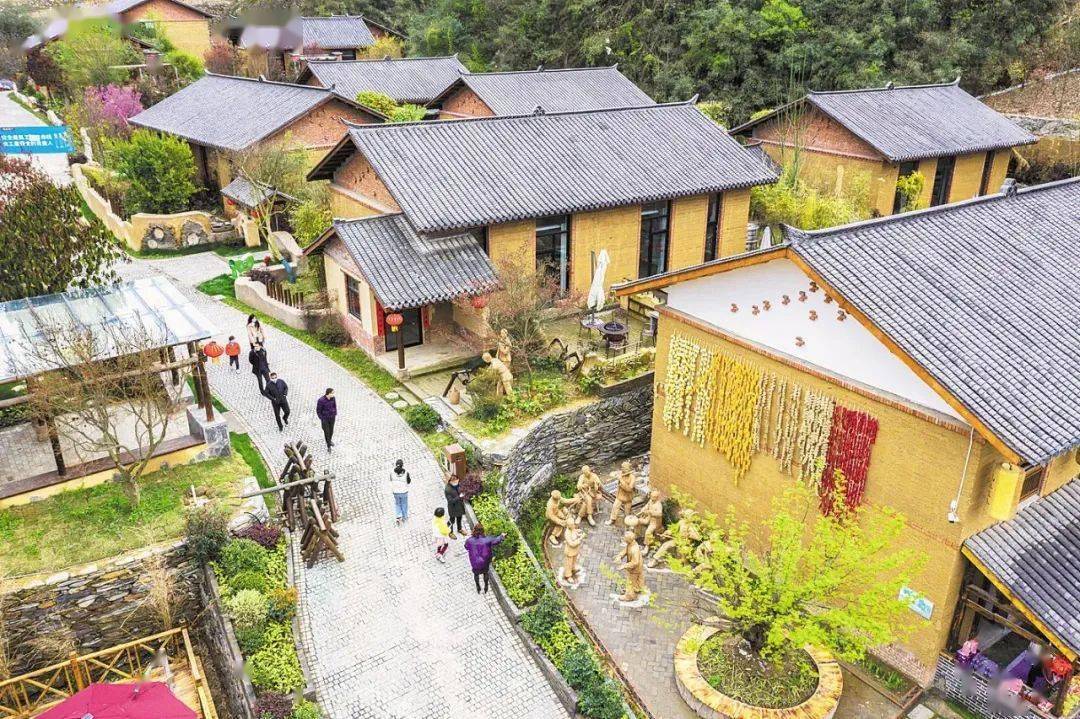桃花岛的夯土文化为历史增添了一抹梦幻的粉红,这里植被丰富,文化底蕴