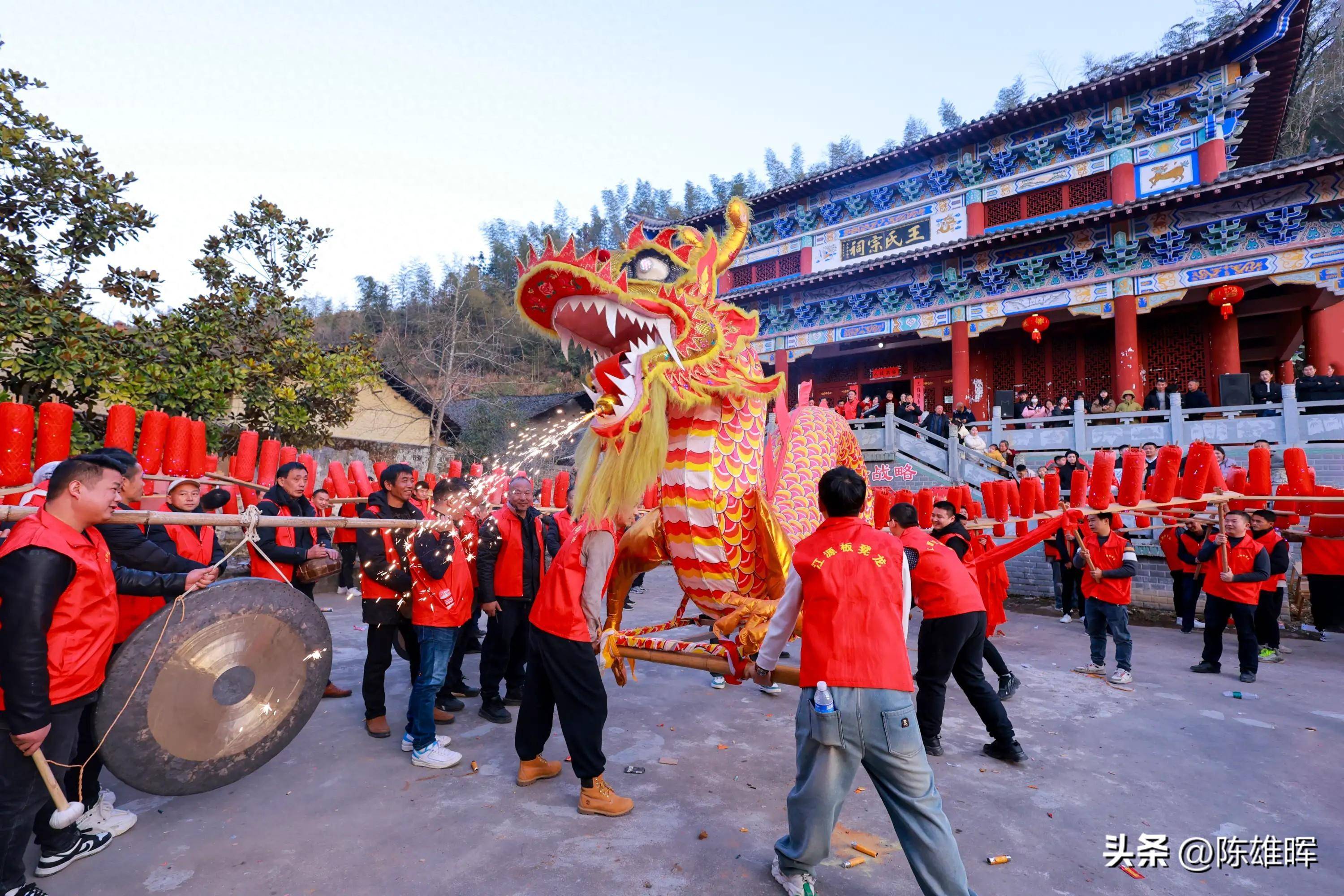 文化进万家,非遗过大年,江源369米长板凳龙,春节仪式感拉满了