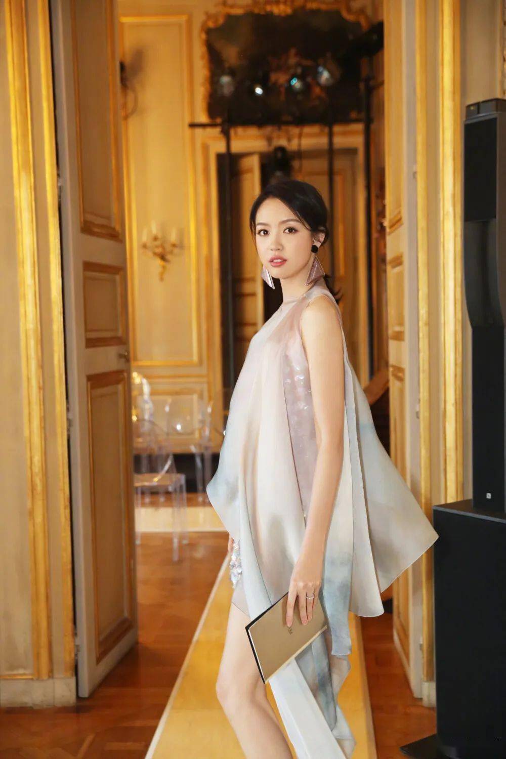 21年春晚《山水霓裳》中的张梓琳.