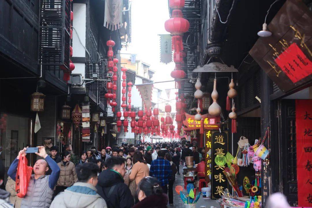 鹰潭文旅市场供给丰富人气旺!