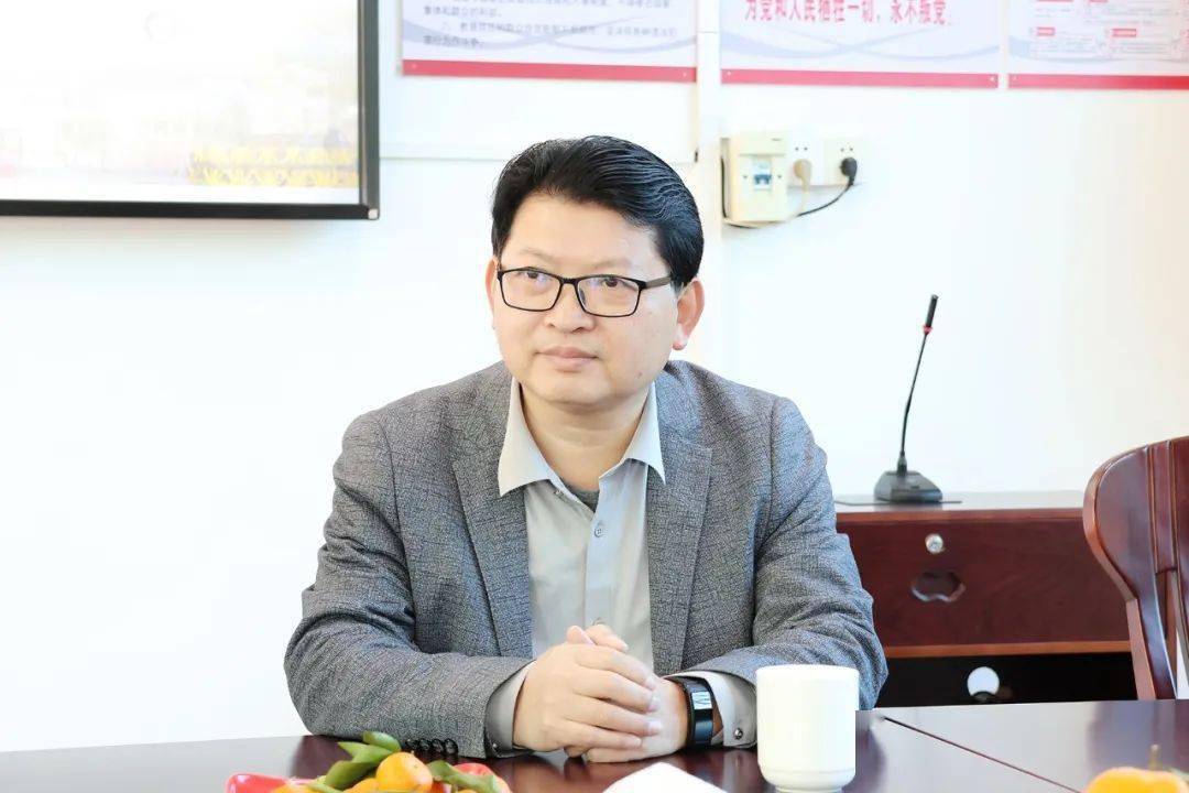 陈东平会长代表广州校友会对母校的热情招待表示衷心的感谢.