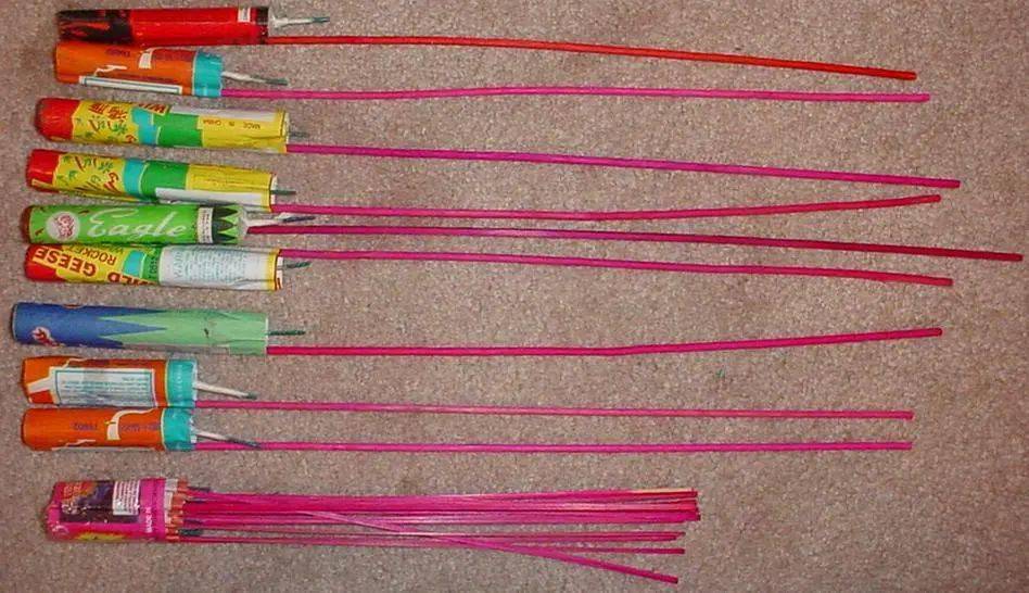 要是盒子上的擦条被你弄坏了,用打火机点擦炮上的氯酸钾,也能爆炸.