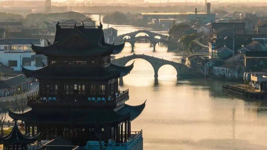 村里有南苕胜境,积川书墅,状元楼,外巷埭等建筑