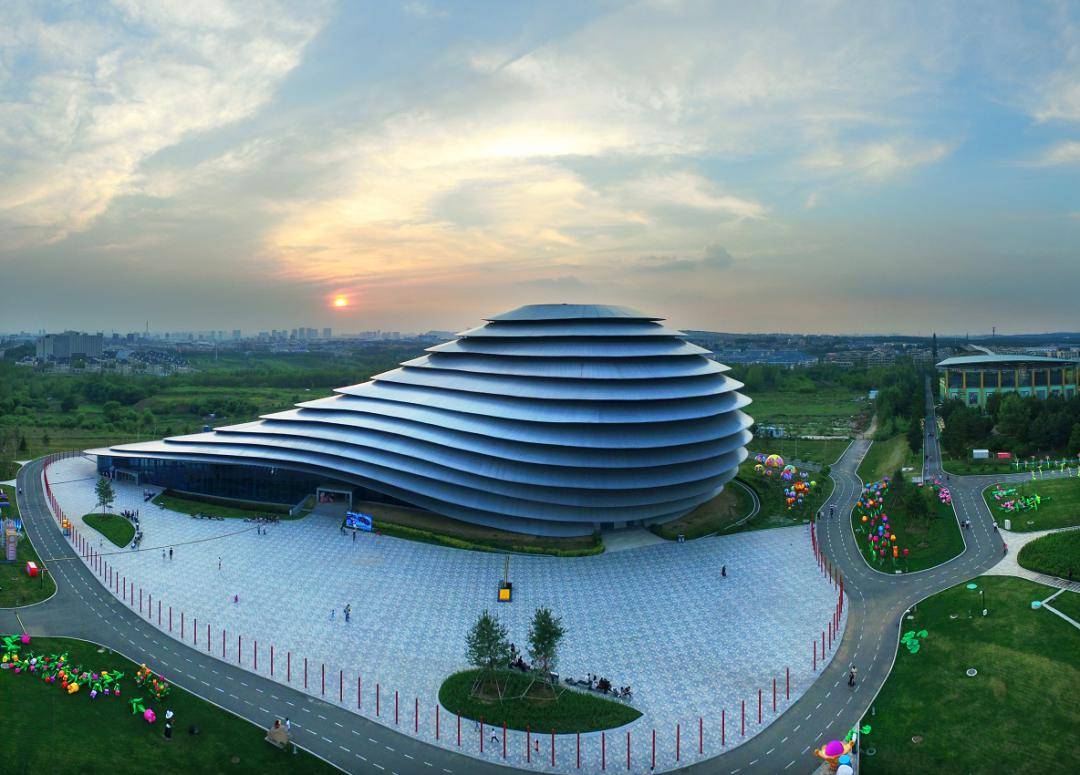 行行摄摄过大年——长影世纪城:光影烟花夜 璀璨过___