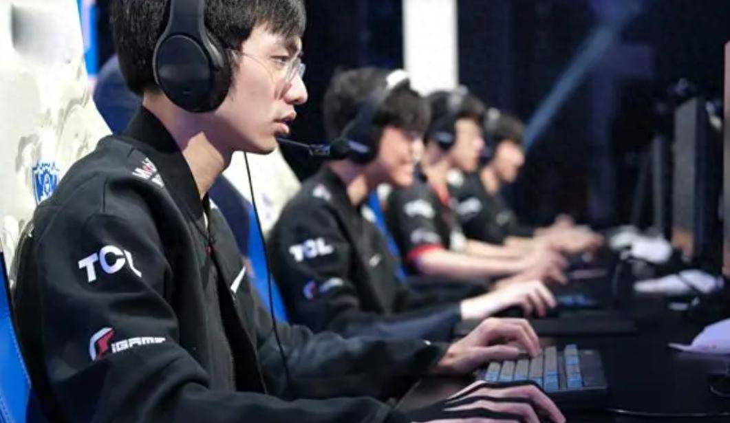 朱开爆料:圣枪哥低谷期曾想退役,带他去edg夺冠!_主教练_队伍_选手