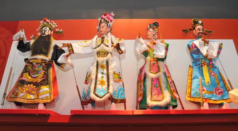 中戏,以福建漳州为地方代表,是由木偶表演,剧目,音乐,木偶制作,服装