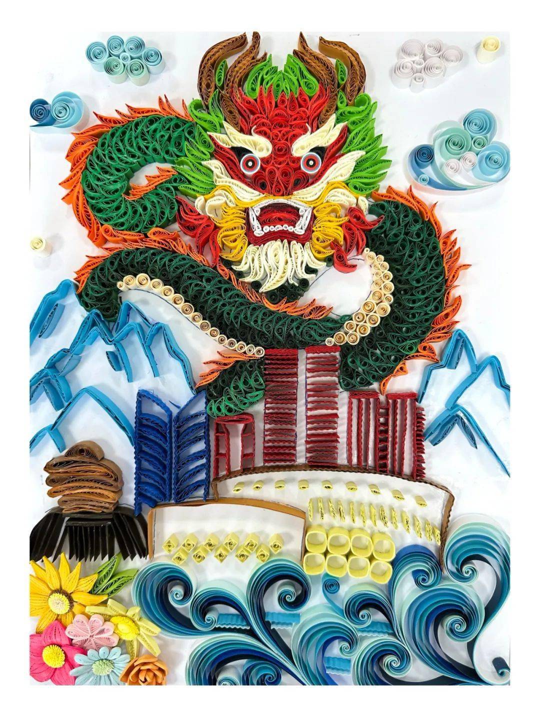 东胜区满世小学衍纸作品 《福泽鄂尔多斯》作者:三(1)班 高婉萌指导