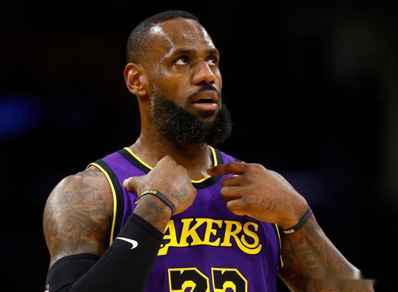 曝詹皇可能降薪签约别队:至少两队相信他会加盟拥有