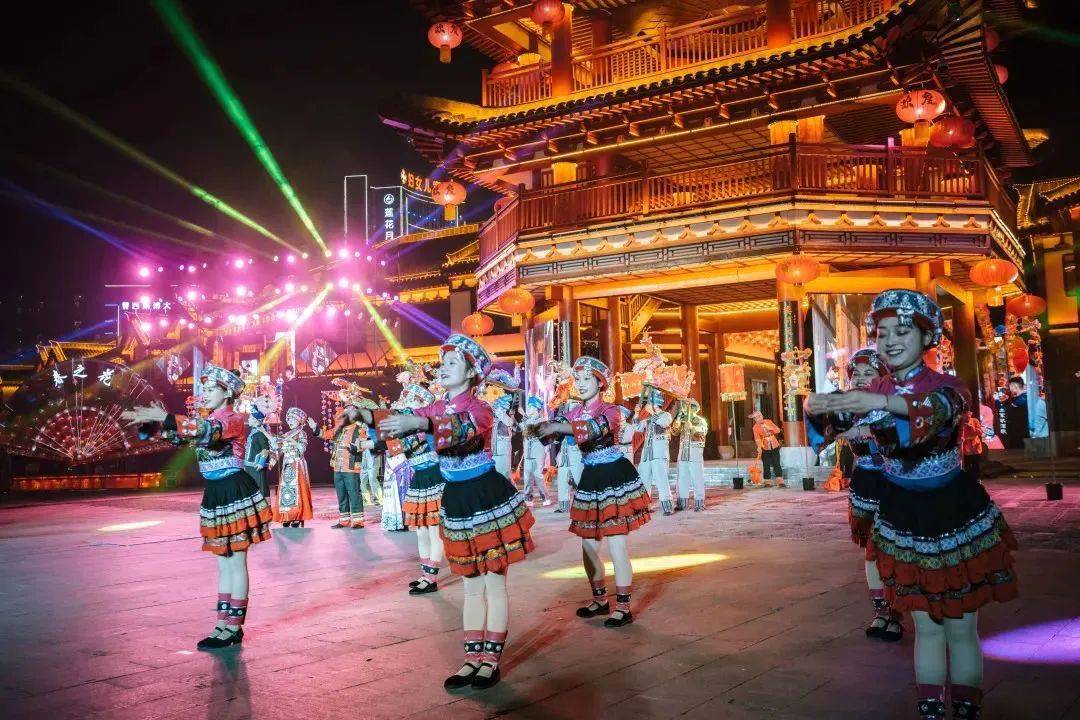 时间:2024年2月17日地点:沿河县思州广场活动内容:非遗文艺演出乡村大