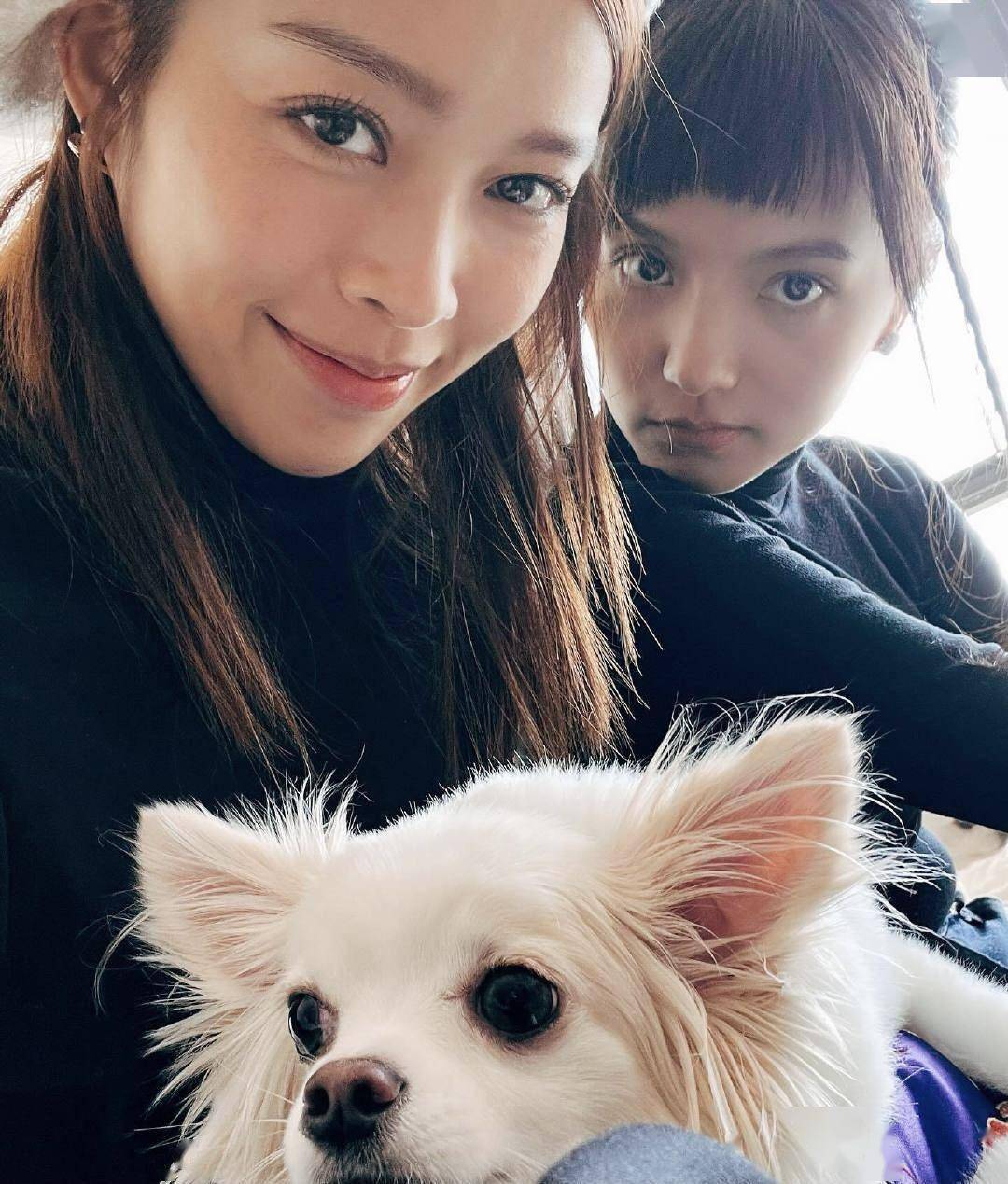 视后红色上衣抢镜,陈滢抽空现身_赖慰玲_蔡思贝_马国明