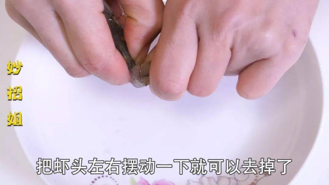 原来剥虾仁这么简单,学会这个小技巧,虾壳轻松完整脱落,太棒了