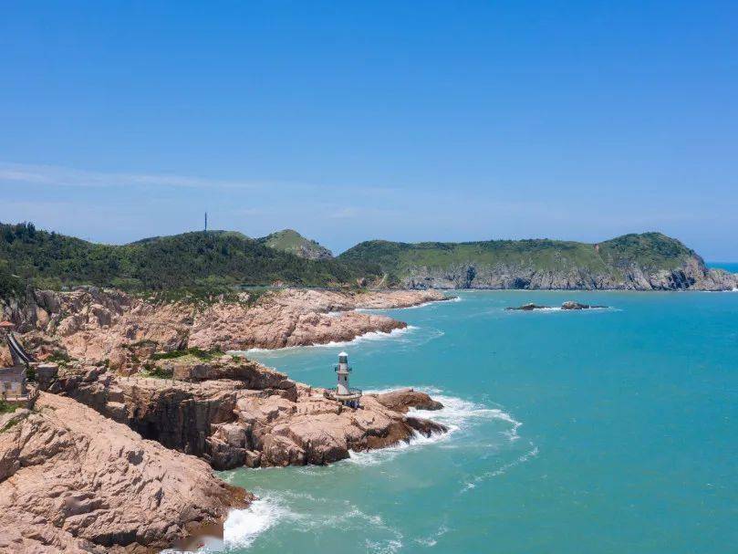 岛上景点众多海水纯净,景色优美素有"东海明珠"的美誉大陈岛是台州的