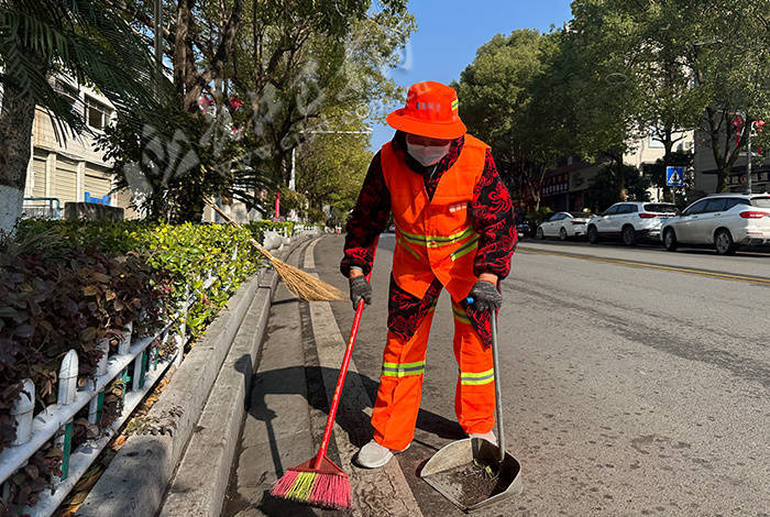 【春节我在岗】坚守岗位 巴东环卫工人守护城市洁净