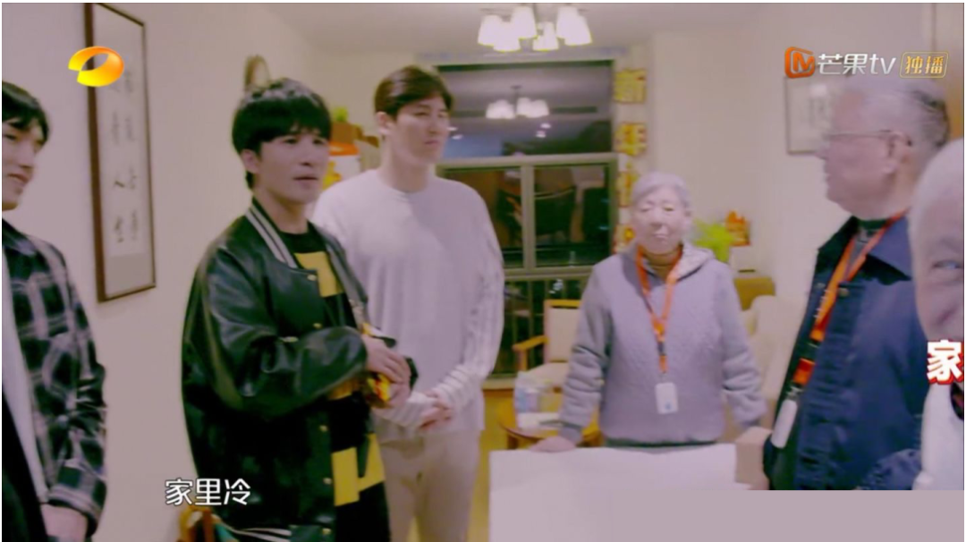 大张伟可能不理解的是(虽然他也是个中年人啦),老年人需要的温度,比