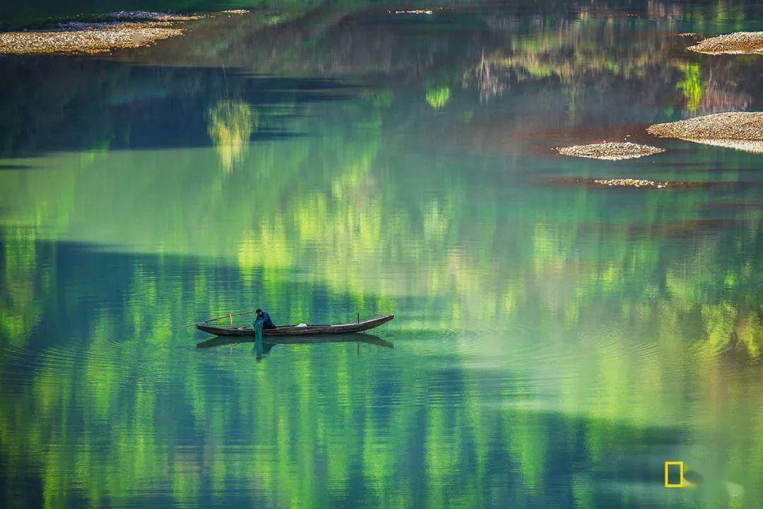 蜿蜒流转的新安江是徽州的母亲河,她的流域覆盖了整个
