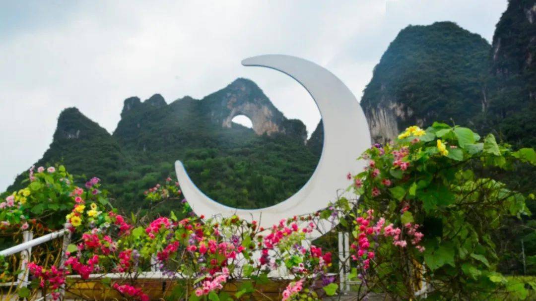 大榕树,月亮山等著名景点,阳朔十里画廊全程免费,进入各景点景区内部