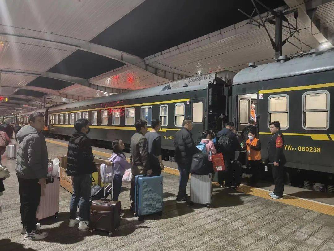 武汉局集团有限公司(以下简称"武铁")麻城车务段麻城站出发去往惠州