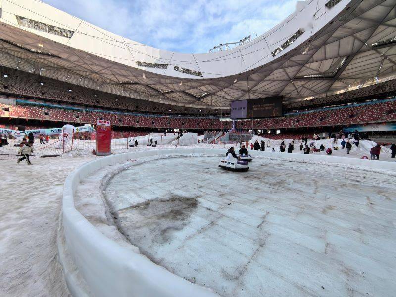 鸟巢里过大年 国家体育场变身冰雪世界_游客_龙墩_冰上