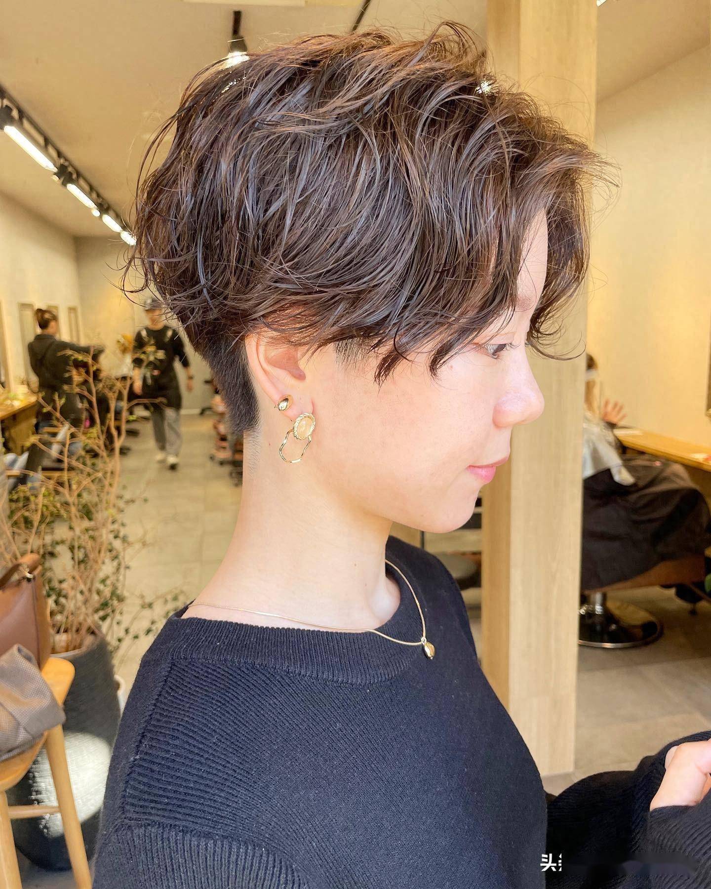 最美女发有哪些?这三种很不赖,蓬松瘦脸显气质_发型_头发_女性