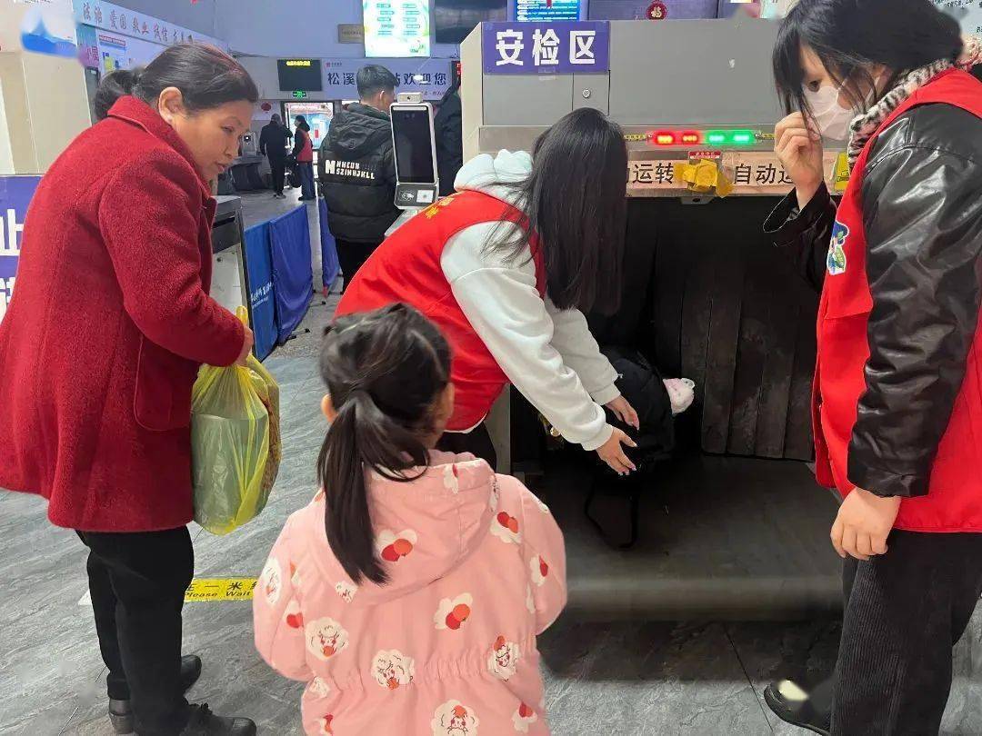 松溪县顺昌团县委向社会招募了一支充满活力的青年志愿者队伍,开展