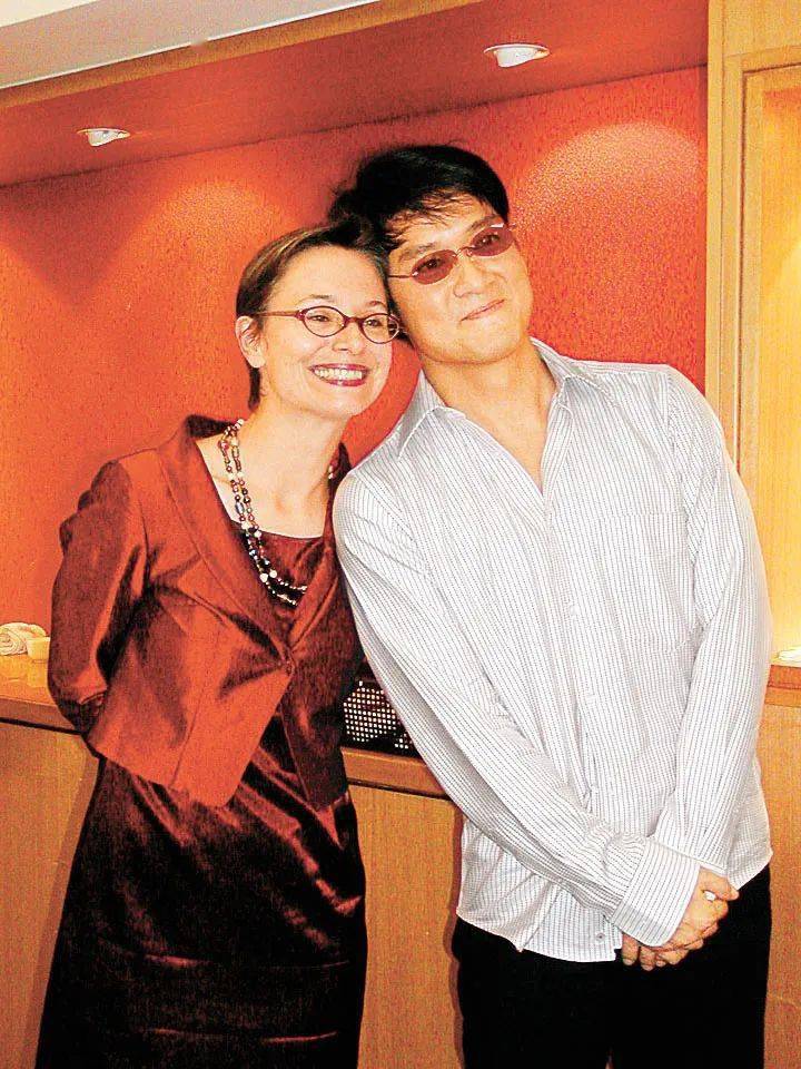 周华健与美国妻子被嘲像母子:结婚38年,一直被劝离