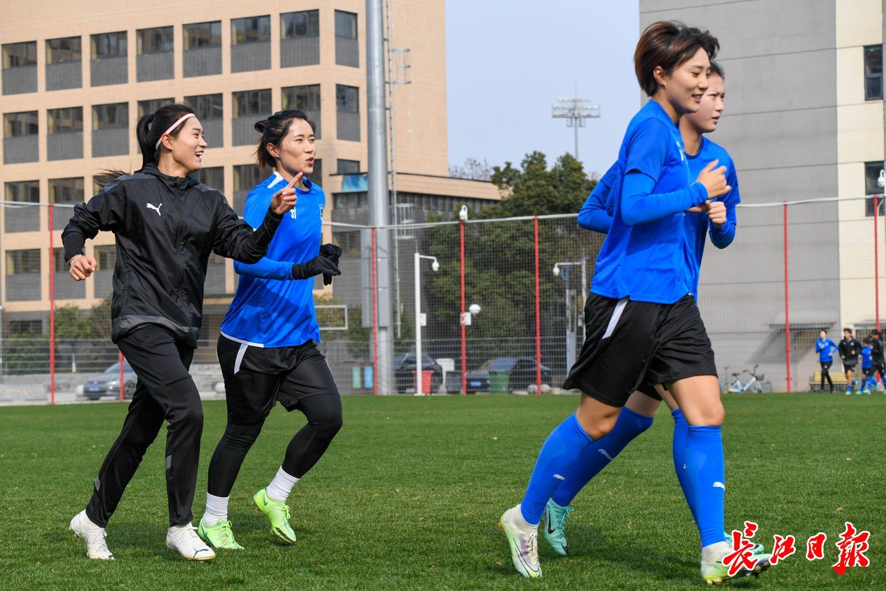 新赛季砥砺前行,武汉车谷江大女足再次集结_球员