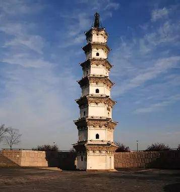 龙洲公园位于浙江省龙游县城东灵山江西岸,是一个集休闲,娱乐,文化