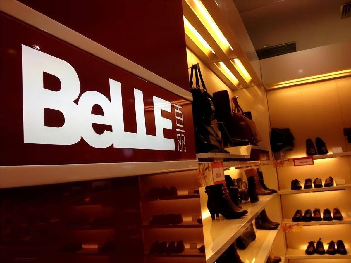 截至2013年,百丽在中国大陆已经建立了近两万家的门店,遍布300多个