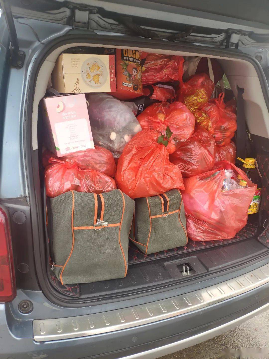 "后备箱大赛又来了_网友_返程_通告