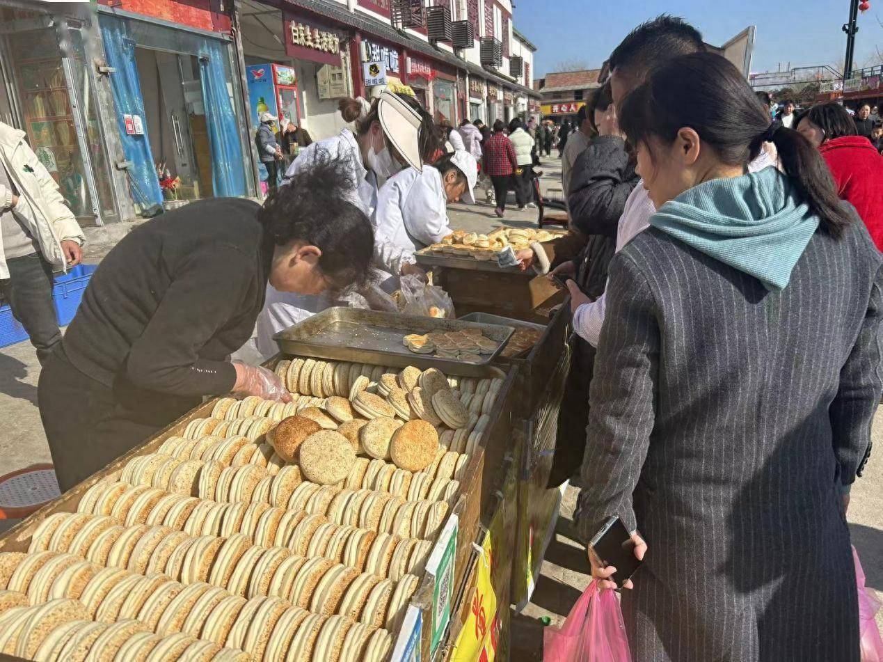 太昊陵广场地摊图片